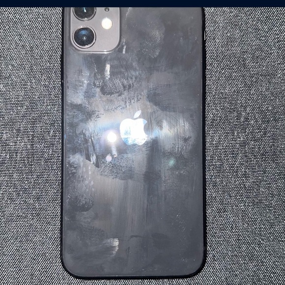 iPhone 11 - Picture 2 of 2